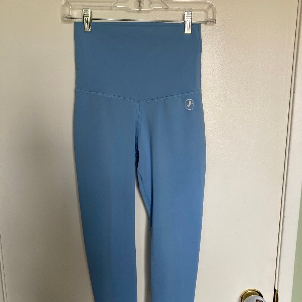 ABS2B baby blue scrunch butt capri leggings size medium